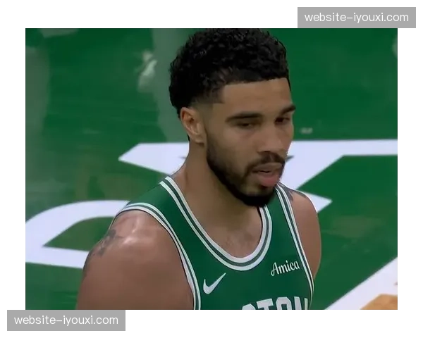 凯尔特人阵容齐整迎战76人，怀特布朗豪瑟塔图姆克塔首发